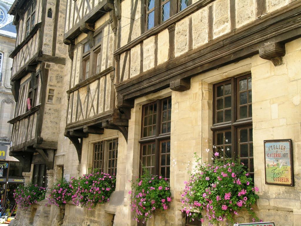 Logis Les Remparts Bed & Breakfast Bayeux Eksteriør bilde